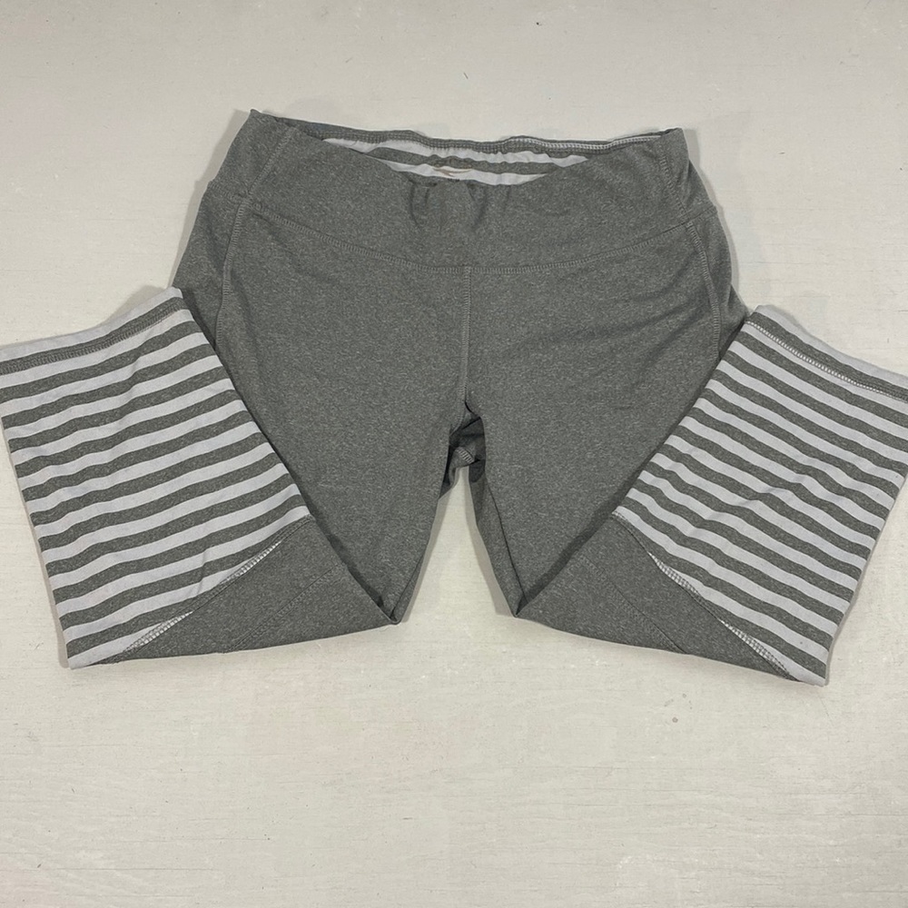 ACX Capri leggings in grey and white​​​​​​​​​​​​​​​​​